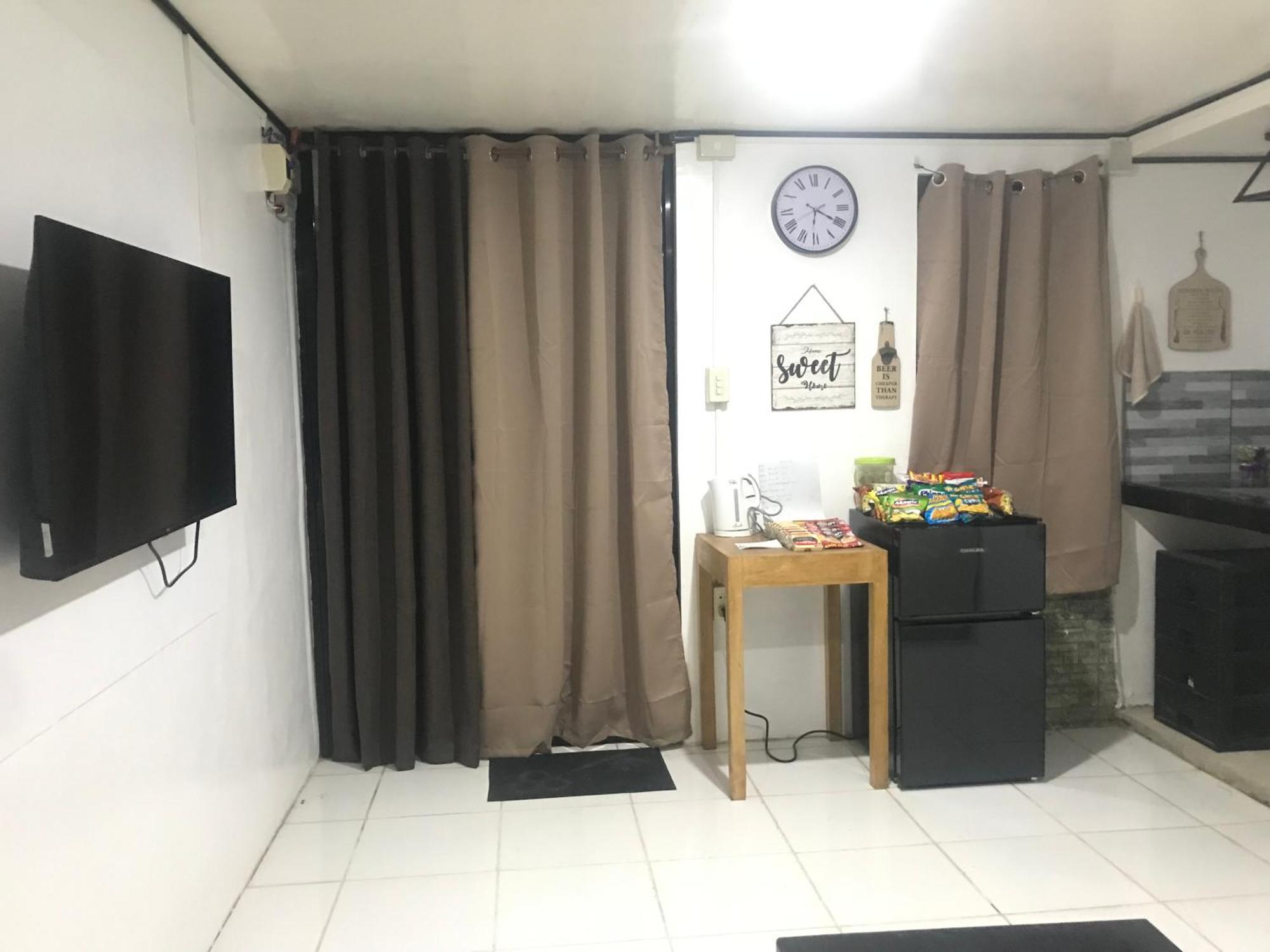 Central Hub Homestay Puerto Princesa Bagian luar foto